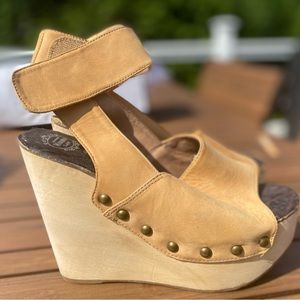 Jeffrey Campbell Havana Last Handmade Camel sandals size 8